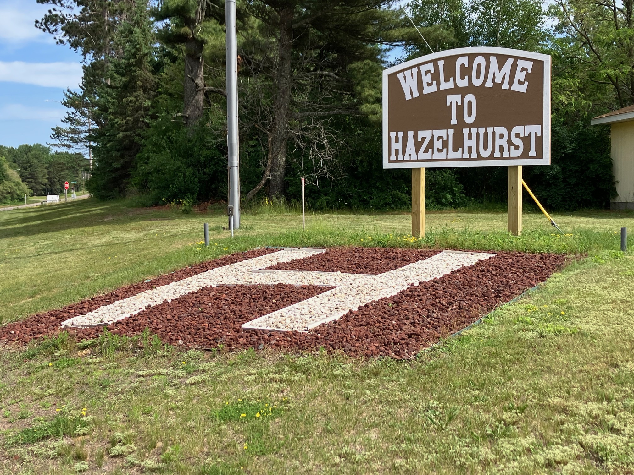 The Town of Hazelhurst roadside welcome sign
